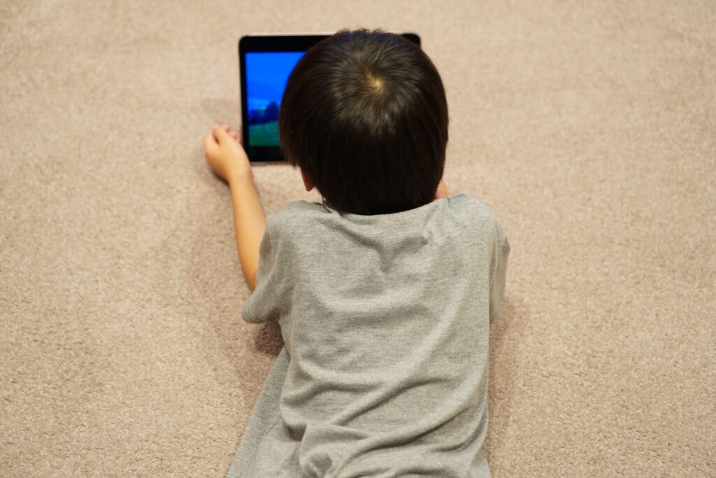寝ながらタブレット